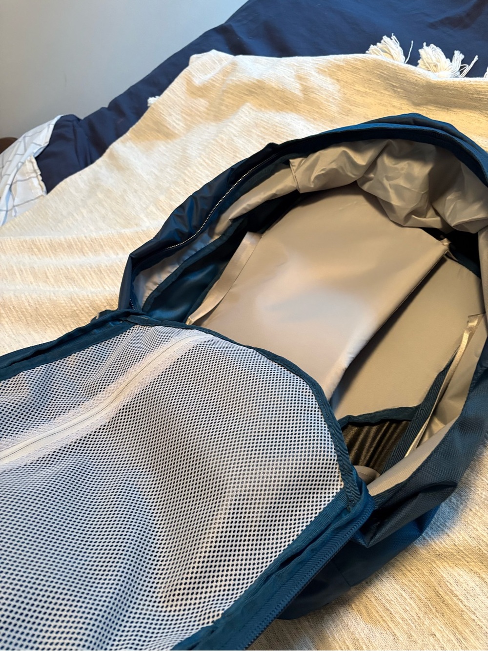 Osprey Fairview 40 Travel Pack - Picture 4 of 9